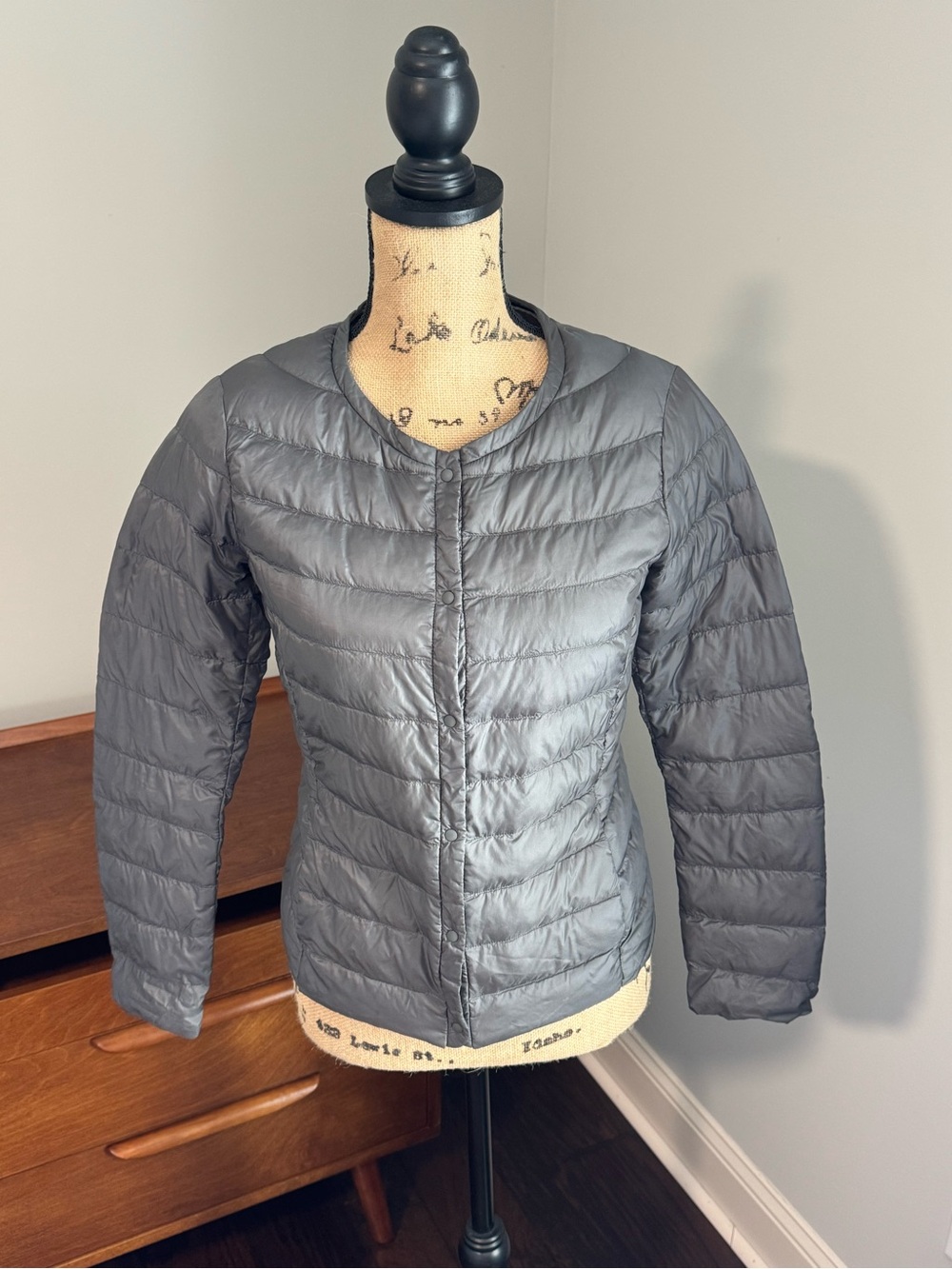 Uniqlo Women's Lightweight Grey Packable Puffer Jacket